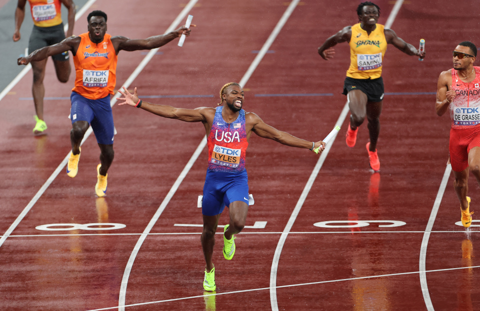 冠军美国队, 新华社记者, 第四棒选手